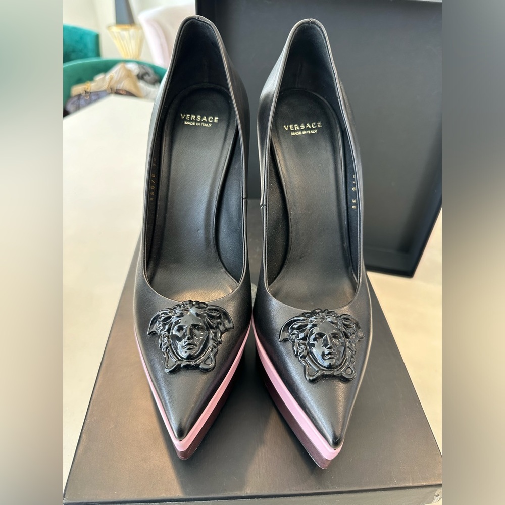 VERSACE Palazzo Stack Pumps Tri color